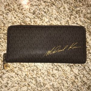 Michael Kors Signature Wallet